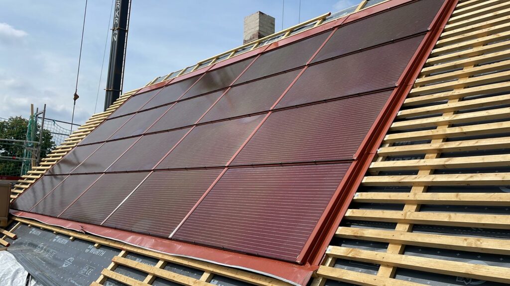 Rote Solarmodule